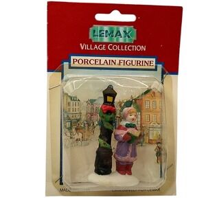 Vintage New Lemax Porcelain Figurine Village Collection Caroler Street Lamp 1995
